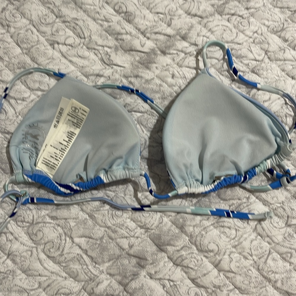 HOLLISTER SWIM TOP - Picture 2 of 3